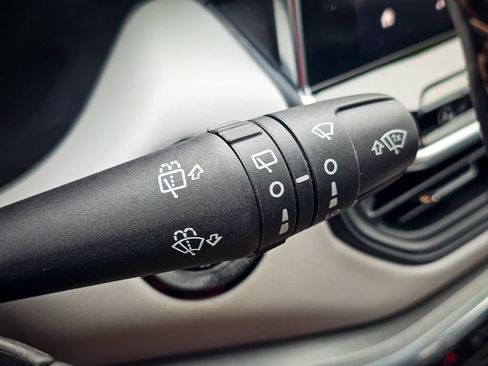 Certified 2022 Jeep Compass Limited image 17