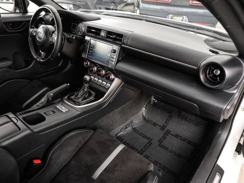 Used 2025 Toyota GR86 Premium RWD image 11