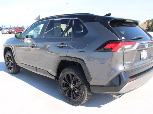 Used 2022 Toyota RAV4 XSE AWD/4WD image 5
