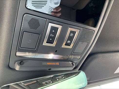 Used 2025 Land Rover Defender 130 X-Dynamic SE image 37