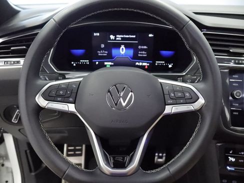 Used 2023 Volkswagen Tiguan SE R-Line FWD image 25