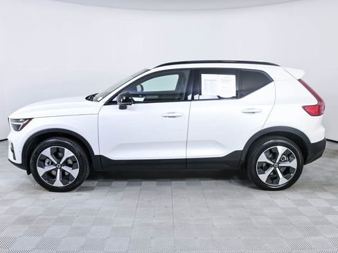 Used 2023 Volvo XC40 B5 Plus w/ Climate Package AWD/4WD image 2
