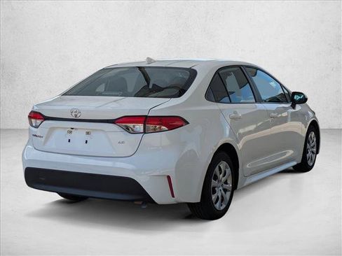 Used 2025 Toyota Corolla LE FWD image 5