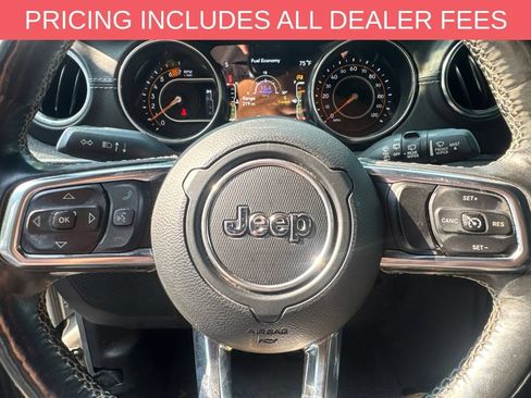 Used 2018 Jeep Wrangler Unlimited Sahara AWD/4WD image 8