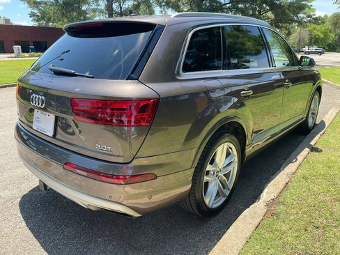 Used 2017 Audi Q7 3.0T Prestige AWD/4WD image 5