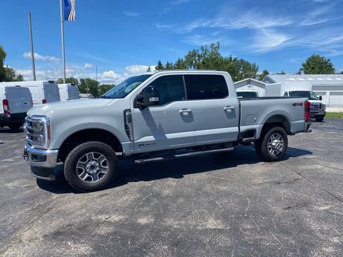 Used 2025 Ford F350 Lariat AWD/4WD image 2