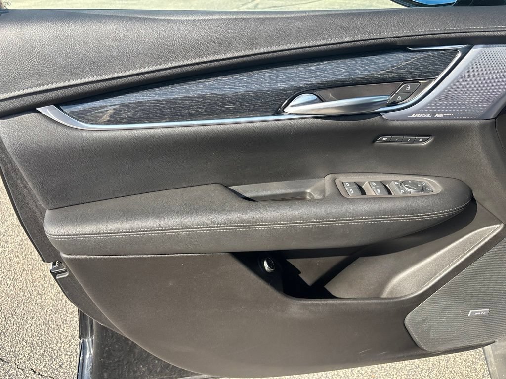 Used 2022 Cadillac XT5 Premium Luxury w/ Technology Package AWD/4WD image 17