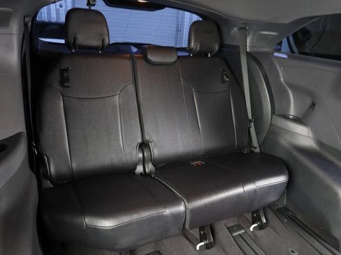 Used 2023 Toyota Sienna XSE image 17