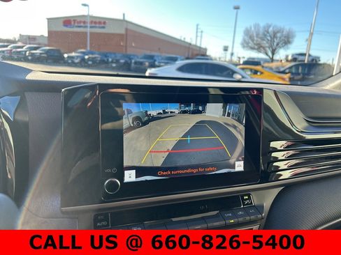 Used 2025 Toyota Camry SE image 18