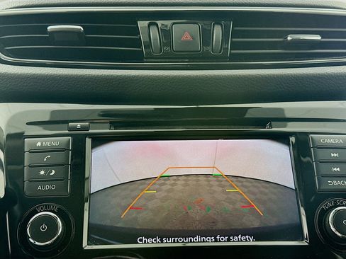 Used 2021 Nissan Rogue Sport S image 21