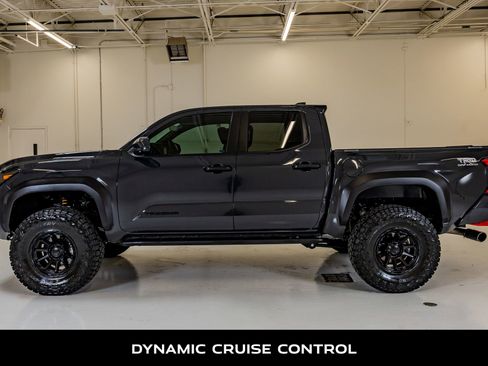 Used 2025 Toyota Tacoma TRD Off-Road image 6