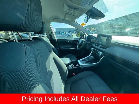 Used 2019 Toyota RAV4 LE FWD image 3