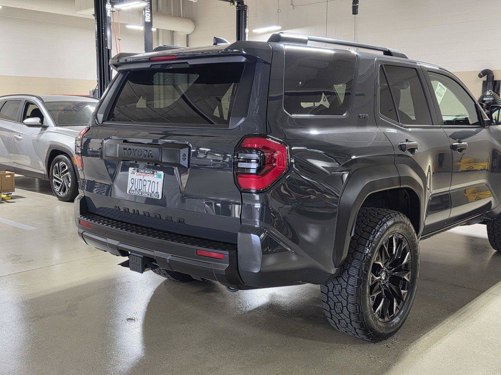 Used 2025 Toyota 4Runner SR5 AWD/4WD image 11
