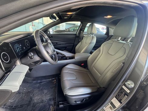 Used 2025 Hyundai Elantra Limited image 36