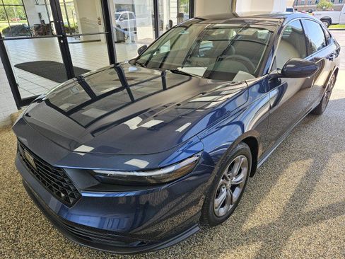 Used 2024 Honda Accord EX image 5