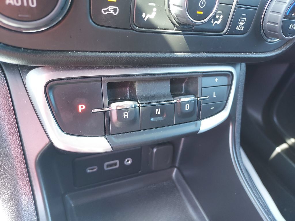 Used 2024 GMC Terrain SLE w/ Driver Convenience Package AWD/4WD image 24