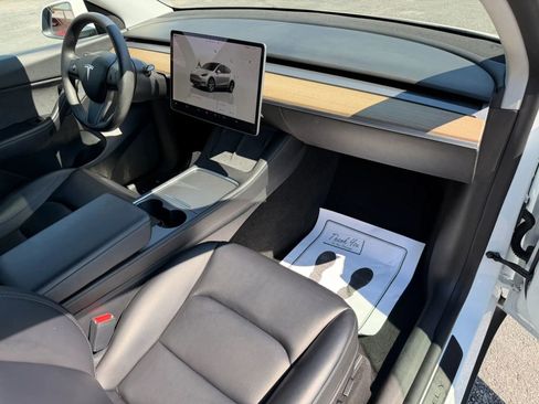 Used 2022 Tesla Model Y Long Range AWD/4WD image 14