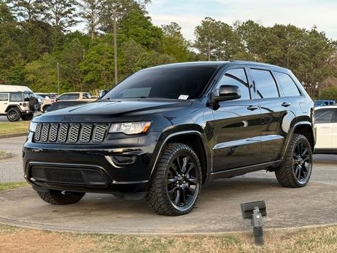Used 2021 Jeep Grand Cherokee Laredo X image 3