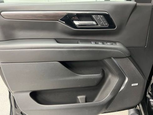 Used 2025 Chevrolet Tahoe Z71 w/ Comfort Package image 24