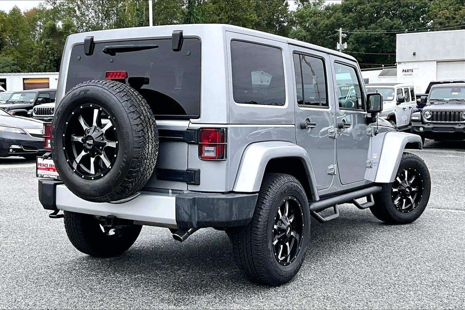 Used 2015 Jeep Wrangler Unlimited Sahara w/ Max Tow Package AWD/4WD image 10