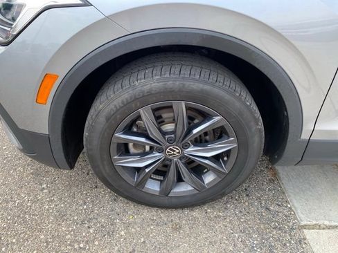 Used 2023 Volkswagen Tiguan SE w/ Panoramic Sunroof Package AWD/4WD image 12