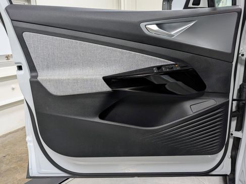 Used 2023 Volkswagen ID.4 2WD image 12