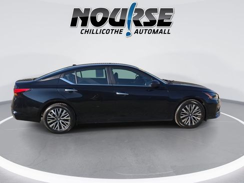 Used 2024 Nissan Altima 2.5 SV FWD image 9
