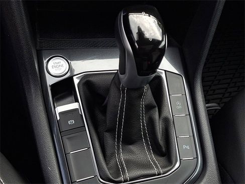 Used 2024 Volkswagen Tiguan SE R-Line image 16