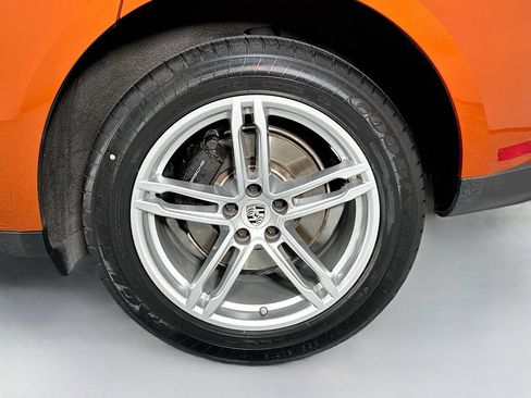 Certified 2022 Porsche Macan AWD/4WD image 32