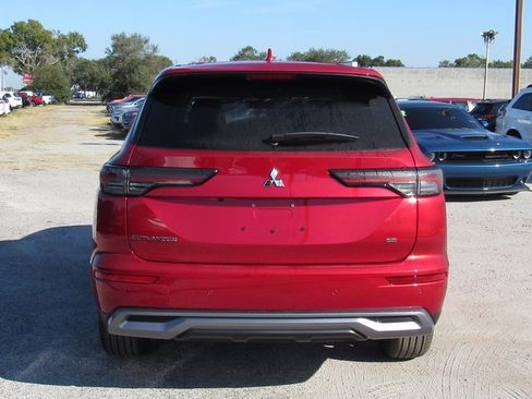 New 2025 Mitsubishi Outlander SE image 4