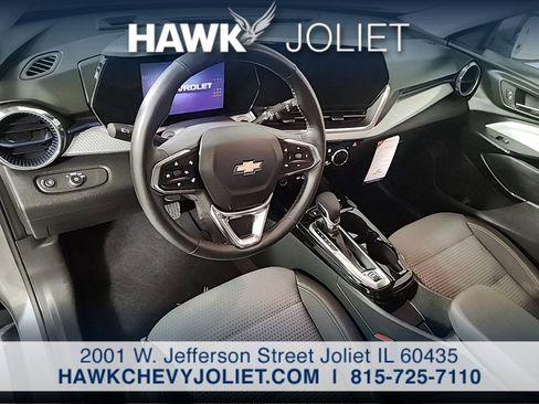 Used 2025 Chevrolet Trax LT w/ LT Convenience Package FWD image 12
