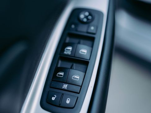 Used 2019 Dodge Journey SE image 14