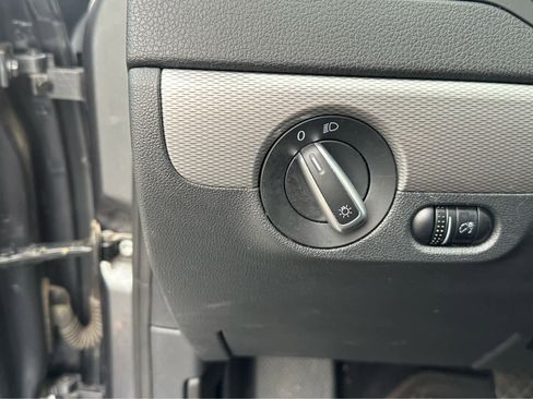 Used 2017 Volkswagen Jetta SE FWD image 19