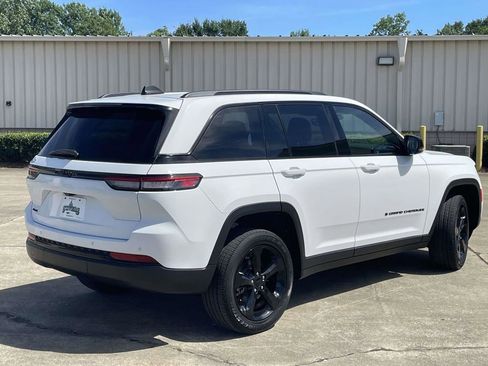 Used 2023 Jeep Grand Cherokee Altitude AWD/4WD image 3