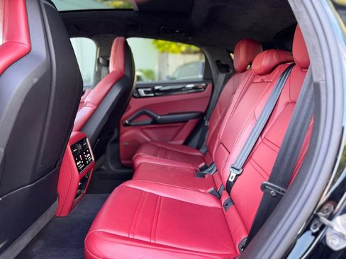 Used 2022 Porsche Cayenne GTS AWD/4WD image 25