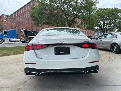 Used 2025 Mercedes-Benz E 350 4MATIC Sedan image 7