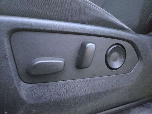 Used 2022 Chevrolet Silverado 1500 Custom Trail Boss w/ LPO, Dark Essentials Package image 9