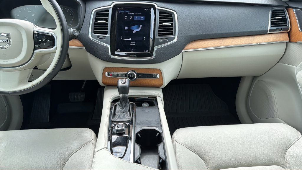 Used 2022 Volvo XC90 T5 Momentum w/ Protection Package Premier FWD image 20