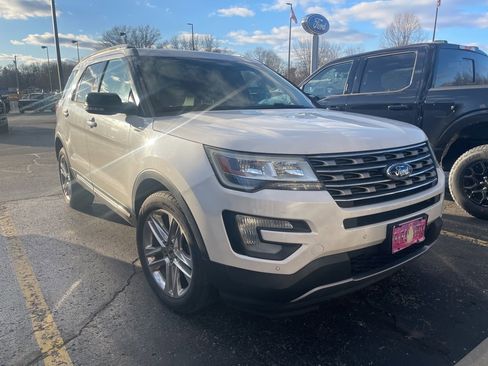 Used 2016 Ford Explorer XLT w/ Equipment Group 202A image 7