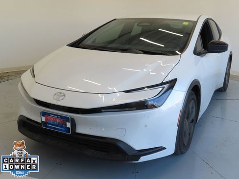 Used 2024 Toyota Prius LE image 9