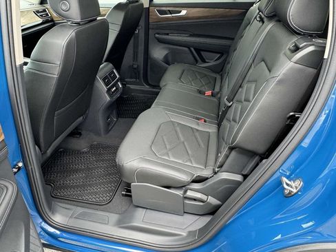 Used 2025 Volkswagen Atlas SE image 15