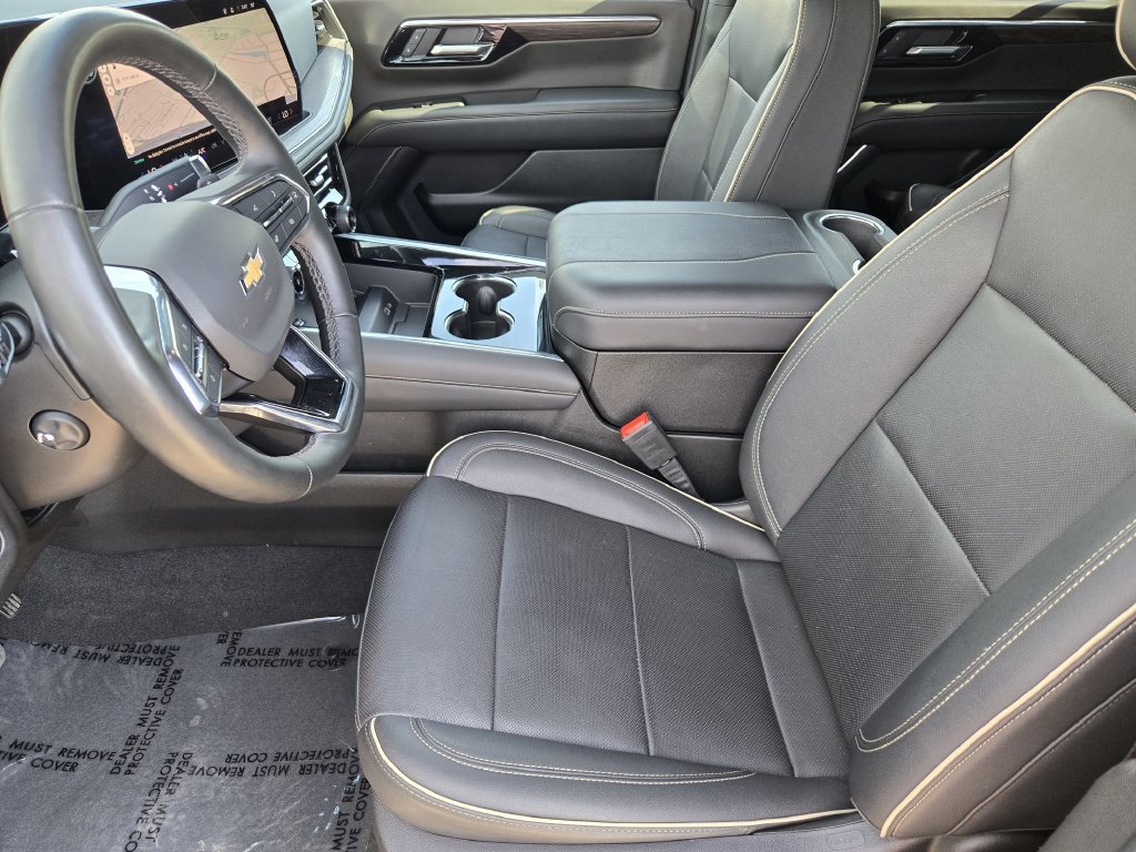 Used 2025 Chevrolet Suburban Premier RWD image 14