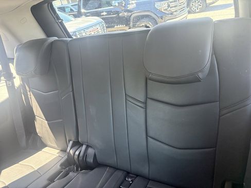 Used 2015 Cadillac Escalade Premium image 22