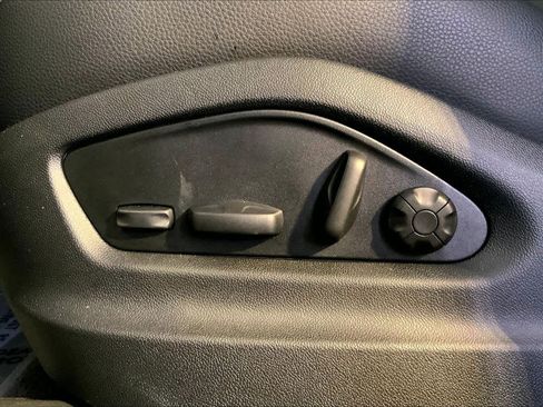 Certified 2025 Porsche Cayenne image 40