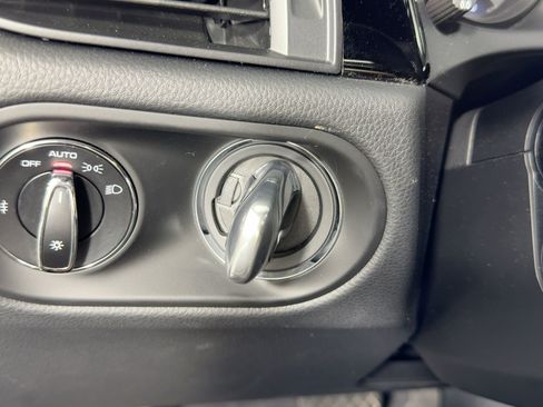 Certified 2025 Porsche Macan image 25