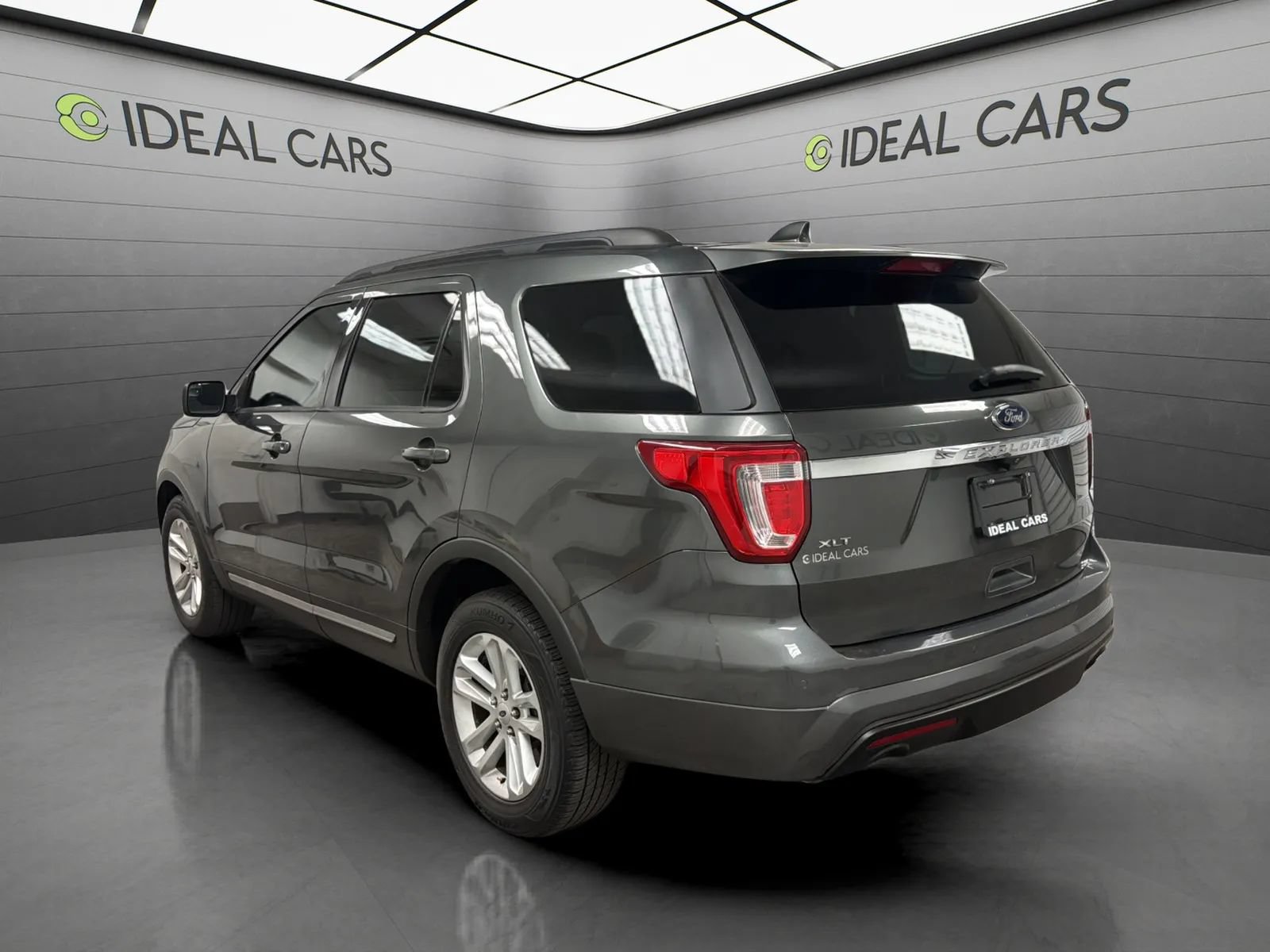 Used 2017 Ford Explorer XLT w/ Equipment Group 201A FWD image 7