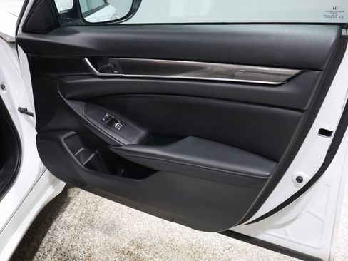 Used 2018 Honda Accord Sport image 21