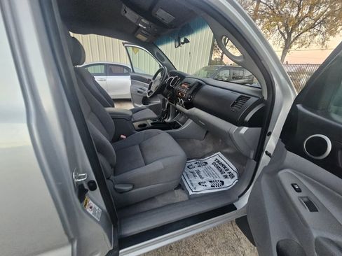 Used 2010 Toyota Tacoma PreRunner image 18