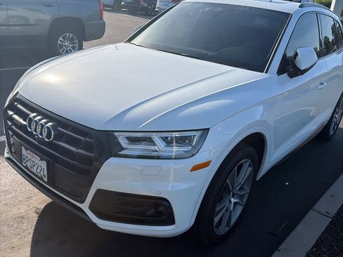 Used 2020 Audi Q5 Prestige w/ Prestige Package image 2