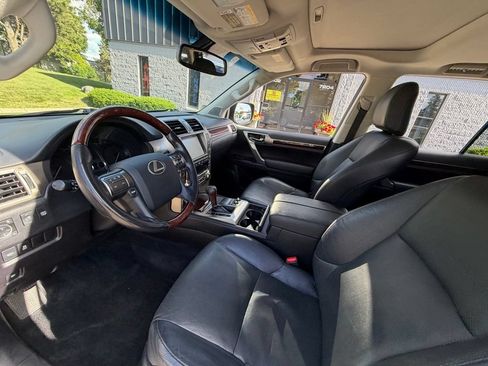 Used 2016 Lexus GX 460 w/ Premium Package AWD/4WD image 16